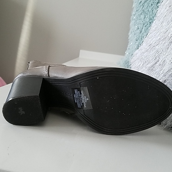 Express Boots - Picture 4 of 4